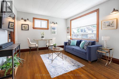 69 East Park Drive, Woodstock, ON - Indoor Photo Showing Living Room