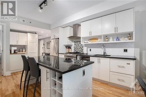 105 - 808 Bronson Avenue, Ottawa, ON - Indoor Photo Showing Kitchen With Upgraded Kitchen