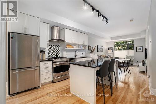 105 - 808 Bronson Avenue, Ottawa, ON - Indoor Photo Showing Kitchen