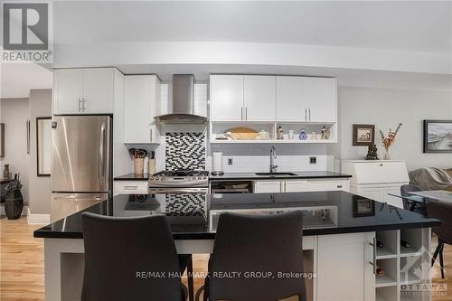 105 - 808 Bronson Avenue, Ottawa, ON - Indoor Photo Showing Kitchen