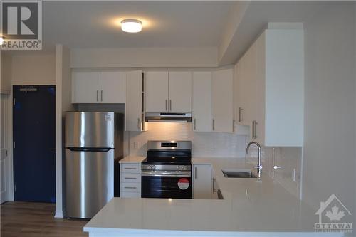 397 Codd'S Road Unit#604, Ottawa, ON - Indoor Photo Showing Kitchen