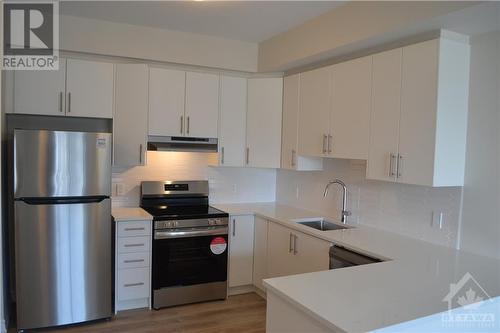 397 Codd'S Road Unit#604, Ottawa, ON - Indoor Photo Showing Kitchen