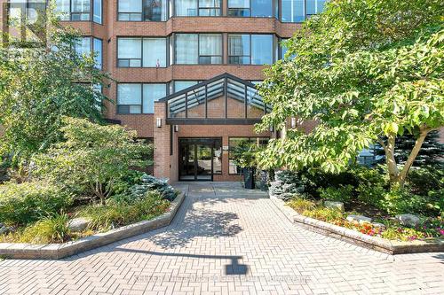 409 - 1270 Maple Crossing Boulevard, Burlington, ON - Outdoor