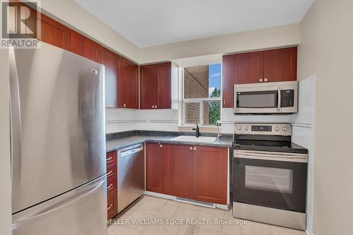 409 - 1270 Maple Crossing Boulevard, Burlington, ON - Indoor Photo Showing Kitchen