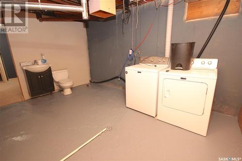 303 River Heights Drive, Langenburg, SK - Indoor Photo Showing Laundry Room