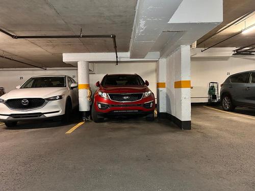 Stationnement - 201-5860 Av. De Monkland, Montréal (Côte-Des-Neiges/Notre-Dame-De-Grâce), QC - Indoor Photo Showing Garage