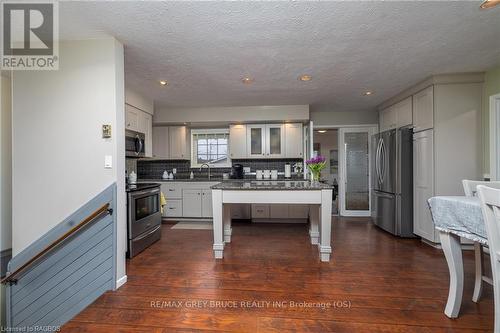 120 Havelock Street, Georgian Bluffs, ON - Indoor Photo Showing Kitchen