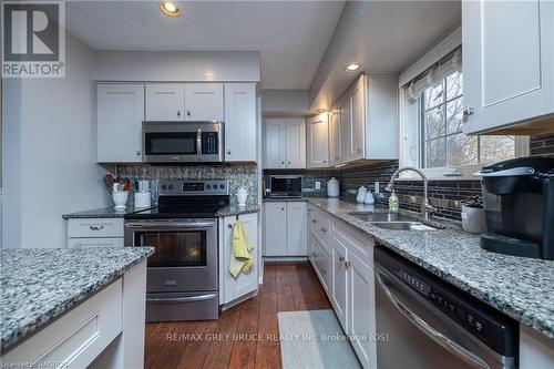 120 Havelock Street, Georgian Bluffs, ON - Indoor Photo Showing Kitchen With Double Sink