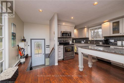 120 Havelock Street, Georgian Bluffs, ON - Indoor Photo Showing Kitchen