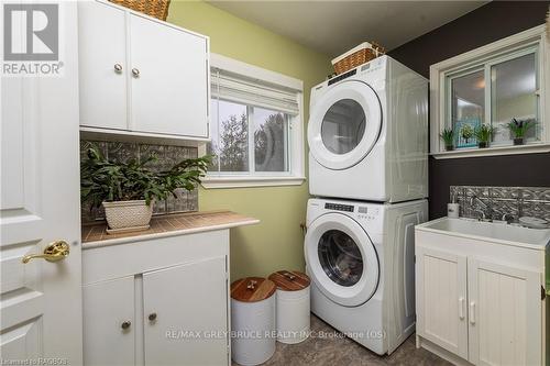 120 Havelock Street, Georgian Bluffs, ON - Indoor Photo Showing Laundry Room