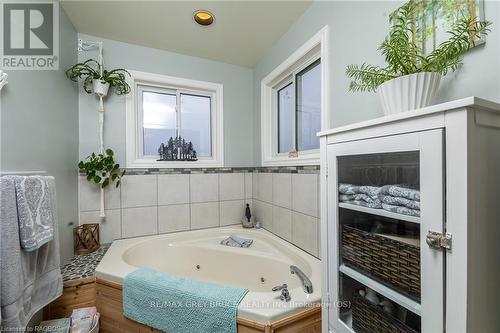 120 Havelock Street, Georgian Bluffs, ON - Indoor Photo Showing Bathroom