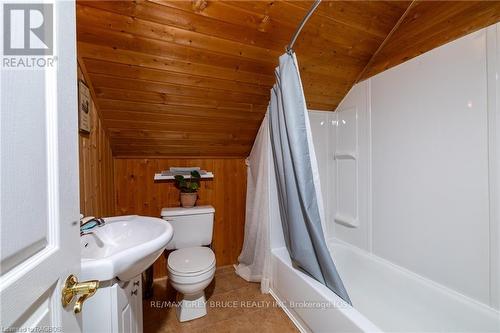 120 Havelock Street, Georgian Bluffs, ON - Indoor Photo Showing Bathroom