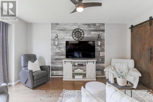 177 Angeline Street N, Kawartha Lakes (Lindsay), ON - Indoor Photo Showing Living Room