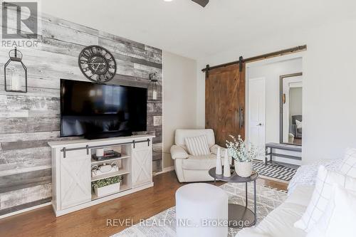 177 Angeline Street N, Kawartha Lakes (Lindsay), ON - Indoor Photo Showing Living Room