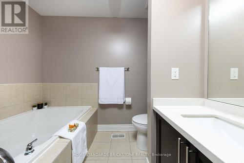 29 - 8777 Dufferin Street, Vaughan, ON - Indoor Photo Showing Bathroom