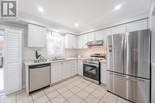 144 Tiller Trail, Brampton, ON - Indoor Photo Showing Kitchen