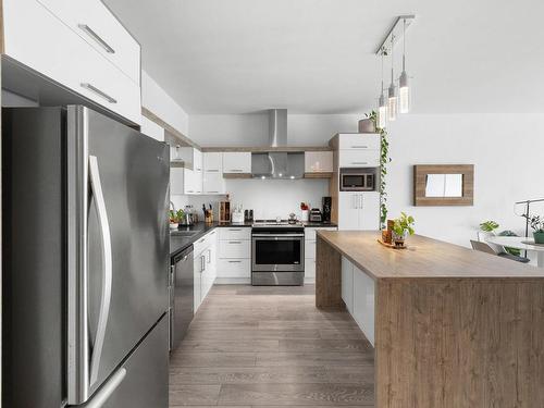 Kitchen - 602-1365 Ch. Royal, Saint-Pierre-De-L'Île-D'Orléans, QC - Indoor Photo Showing Kitchen With Upgraded Kitchen