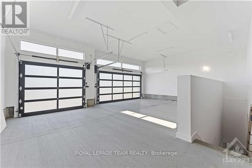 148 Dunblane Way, Ottawa, ON - Indoor Photo Showing Garage