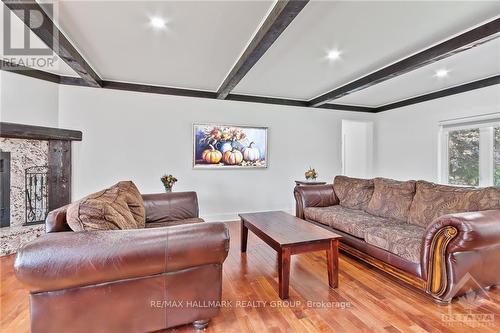 804 Flynn Road, North Grenville, ON - Indoor Photo Showing Living Room