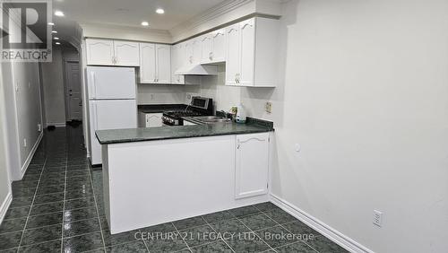 72 Arthurs Crescent, Brampton, ON - Indoor Photo Showing Kitchen