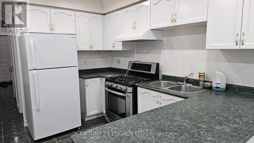 72 Arthurs Crescent, Brampton, ON - Indoor Photo Showing Kitchen With Double Sink