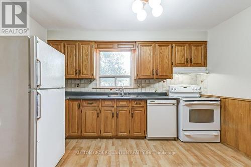 1021 Hedge Drive, Mississauga, ON - Indoor Photo Showing Kitchen With Double Sink