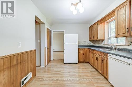 1021 Hedge Drive, Mississauga, ON - Indoor Photo Showing Kitchen With Double Sink