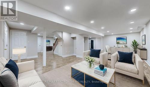 125 Hollingham Road, Markham, ON - Indoor Photo Showing Living Room