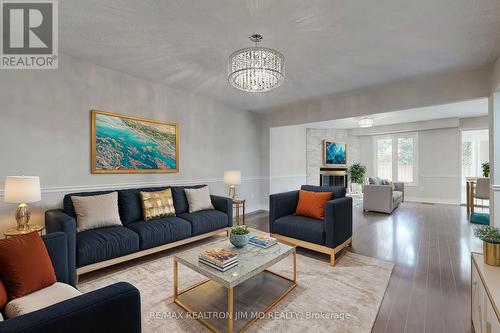 125 Hollingham Road, Markham, ON - Indoor Photo Showing Living Room