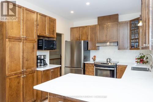 865 Markwick Crescent, Ottawa, ON - Indoor Photo Showing Kitchen With Stainless Steel Kitchen With Double Sink