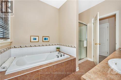 865 Markwick Crescent, Ottawa, ON - Indoor Photo Showing Bathroom