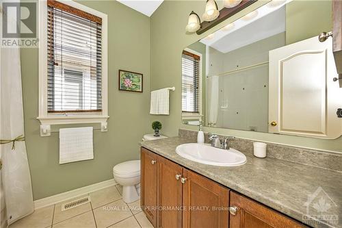 865 Markwick Crescent, Ottawa, ON - Indoor Photo Showing Bathroom