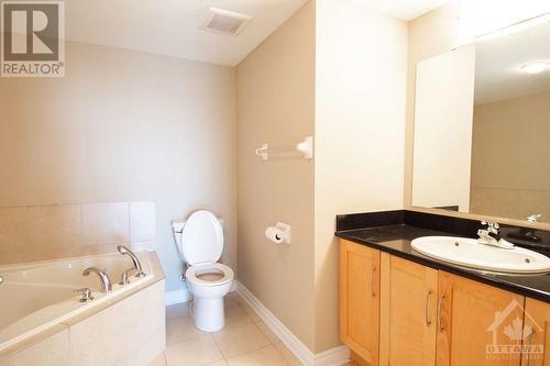 314 Central Park Drive Unit#811, Ottawa, ON - Indoor Photo Showing Bathroom