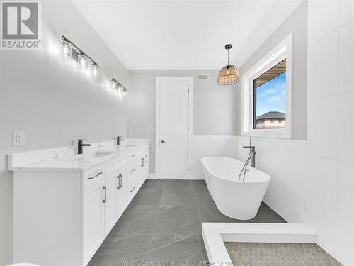 1932 Sannita, Ruthven, ON - Indoor Photo Showing Bathroom