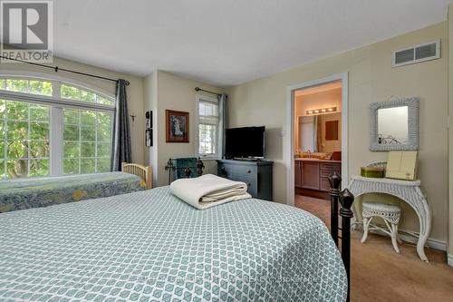 5533 Doctor Leach Drive, Ottawa, ON - Indoor Photo Showing Bedroom