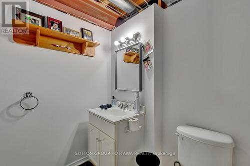 5533 Doctor Leach Drive, Ottawa, ON - Indoor Photo Showing Bathroom