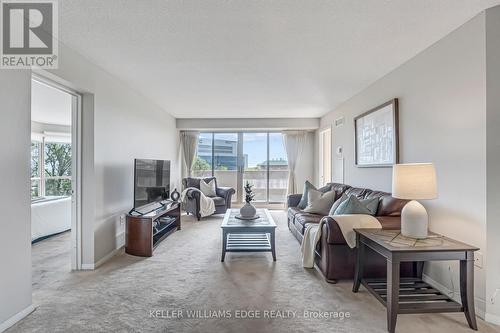 606 - 1201 North Shore Boulevard E, Burlington, ON - Indoor Photo Showing Living Room