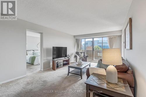 606 - 1201 North Shore Boulevard E, Burlington, ON - Indoor Photo Showing Living Room