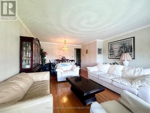 101 Alhart Drive, Toronto, ON - Indoor Photo Showing Living Room