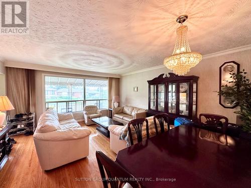 101 Alhart Drive, Toronto, ON - Indoor Photo Showing Living Room