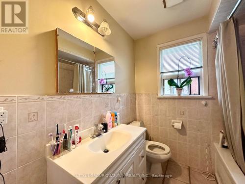 101 Alhart Drive, Toronto, ON - Indoor Photo Showing Bathroom