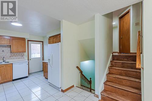 315 Newbury Drive, Kitchener, ON - Indoor Photo Showing Kitchen