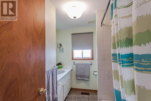 315 Newbury Drive, Kitchener, ON - Indoor Photo Showing Bathroom