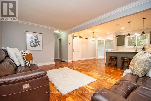 427 Southpark Drive, Peterborough (Ashburnham), ON - Indoor Photo Showing Living Room