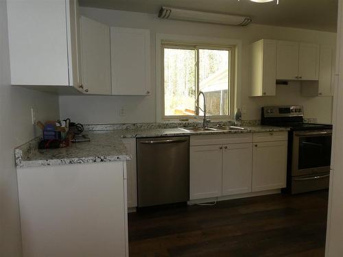 20 Tower Road, Geraldton, ON - Indoor Photo Showing Kitchen