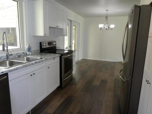 20 Tower Road, Geraldton, ON - Indoor Photo Showing Kitchen With Double Sink With Upgraded Kitchen