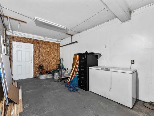 31-800 Valhalla Drive, Kamloops, BC - Indoor Photo Showing Garage