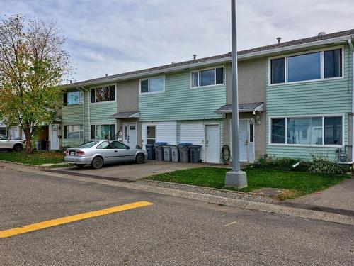 31-800 Valhalla Drive, Kamloops, BC - Outdoor With Facade