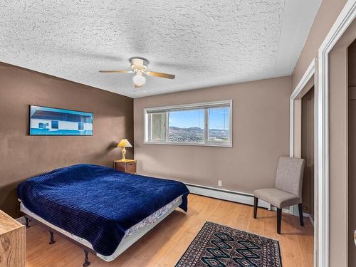 402 Strathcona Terrace, Kamloops, BC - Indoor Photo Showing Bedroom