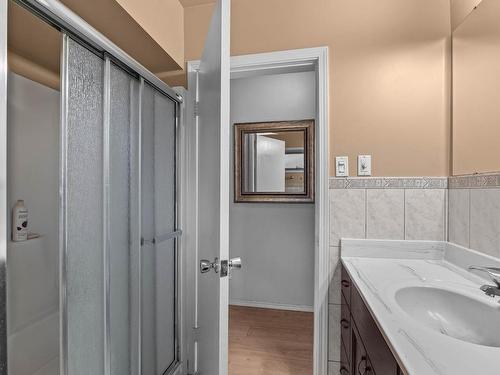 402 Strathcona Terrace, Kamloops, BC - Indoor Photo Showing Bathroom